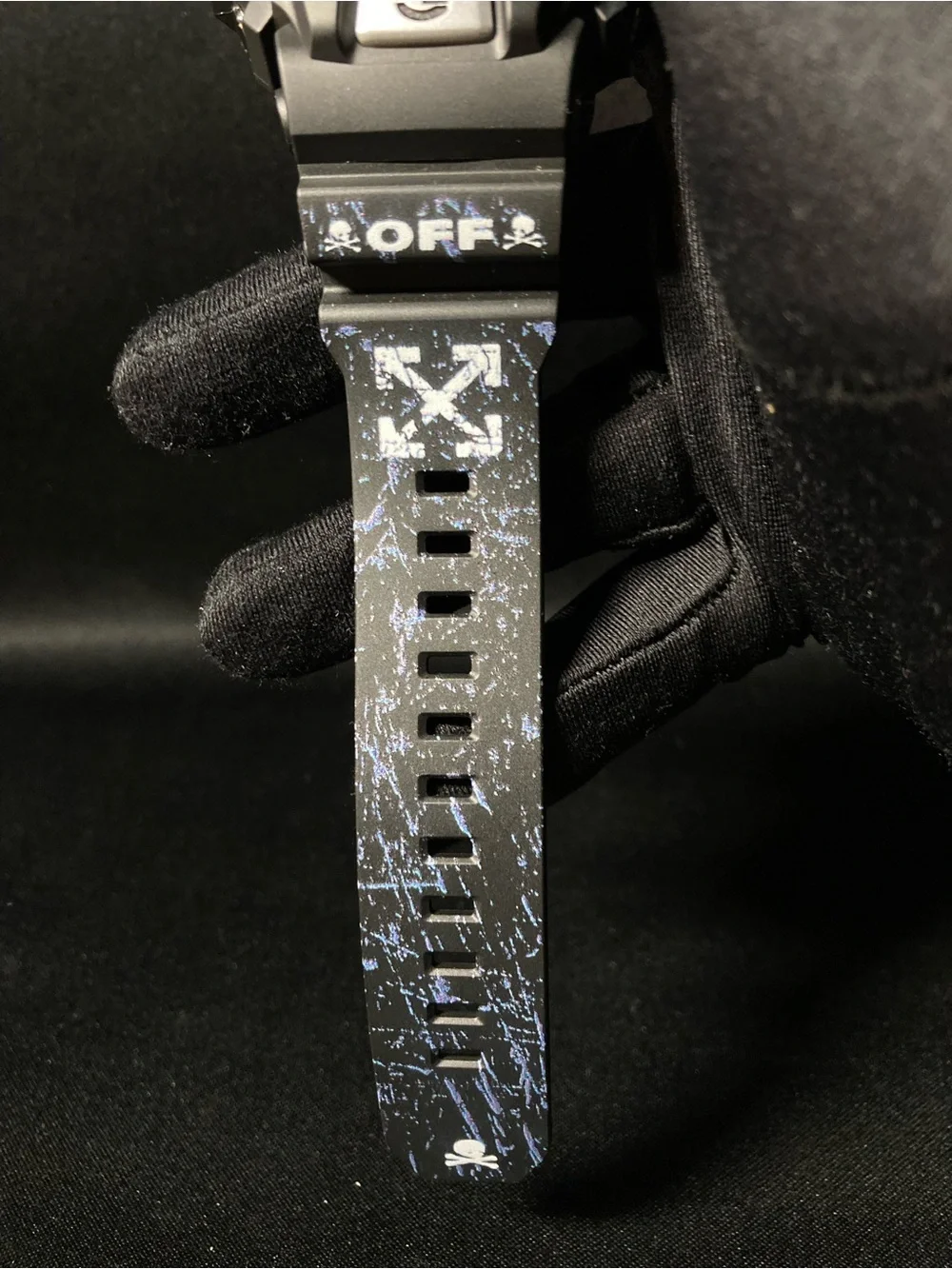 Black and White G Shock Gd6900